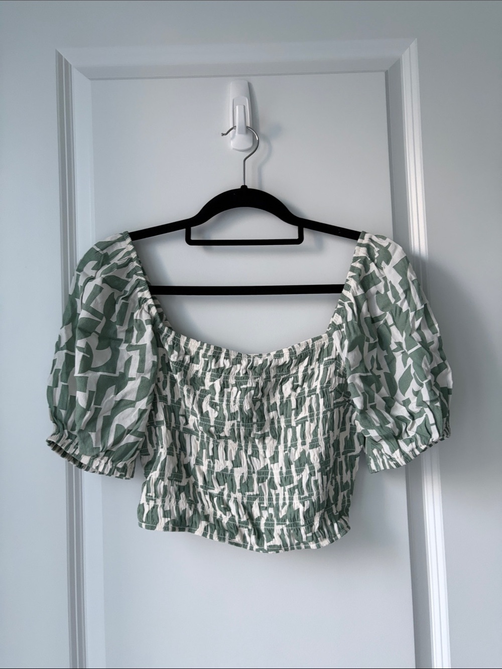 NWOT Dynamite Puff Sleeve Crop Top